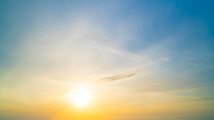 Obraz premium Beautiful textured sky with clouds at sunset