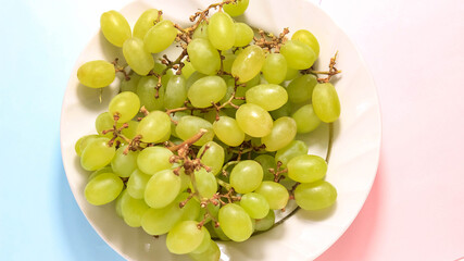 A bunch of green grapes in a plate.