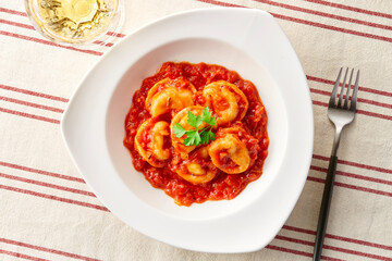 トルテリーニ　トマトソース　ポモドーロソース