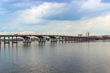 Obraz na płótnie Canvas city ​​bridge over the river