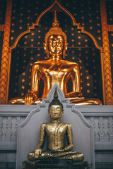 Obraz premium golden buddha statue thailand bangkok travel