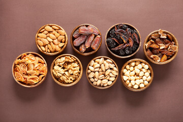 mixed nuts and dried fruits