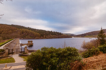 Naklejka premium Walking on Derwent Valley Water Board in Peak District UK