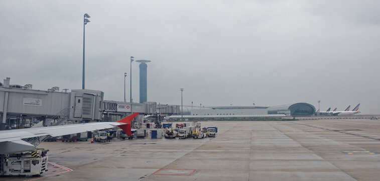 Paris Charles de Gaulle Airport.Workers serve aircraft