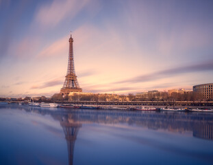 Fototapeta na wymiar Eiffel Tower and the Seine river at Sunset, Paris