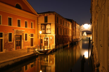 Fototapeta na wymiar Small canal near Piazza San Marco in Venice, Italy