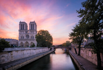 Fototapeta na wymiar Sunrise over Notre Dame Cathedral, Paris, France 