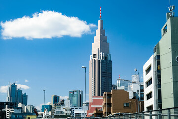 東京都 首都高速4号新宿線（千駄ヶ谷付近） 代々木、ドコモタワー等のビル群