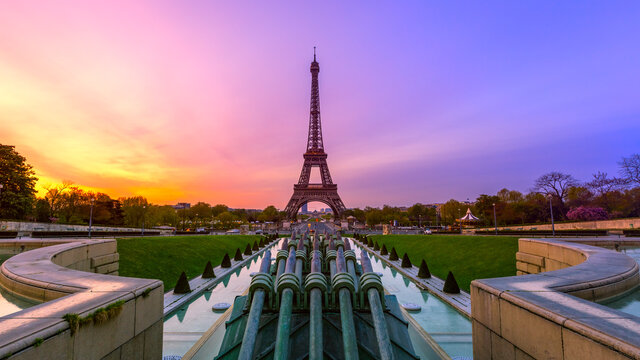 Eiffel Tower from Trocadero fountain during the golden hour, Paris, France