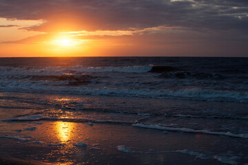 Fototapeta na wymiar Ocean in the morning sunrise