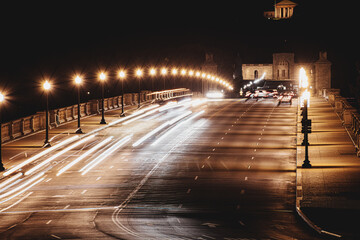 Fototapeta na wymiar Memorial Bridge traffic at night