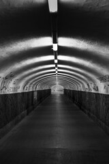 Beleuchteter Tunnel, Tiefe, Unschärfe
