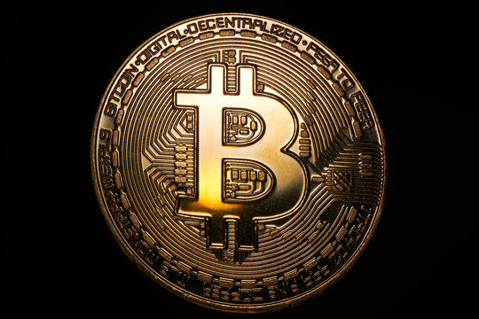 Criptovalut Virtual coin. Bitcoin on a black background