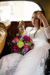Hochzeit Braut Auto Blumen