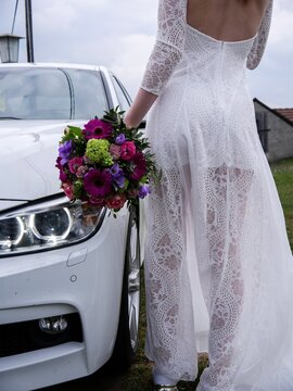 Hochzeit Braut Auto Blumen Strau&szlig;