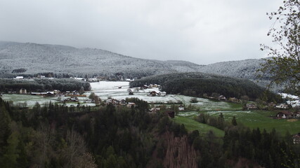 Fototapeta na wymiar Winterliche Landschaft in Bozen 