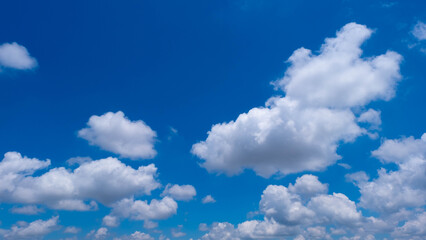 Obraz na płótnie Canvas White clouds and bright blue sky