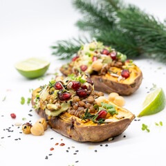 Sweet potatoes with lentils and guacamole 