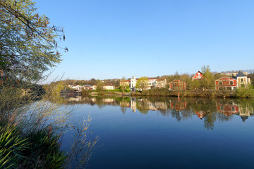 Fototapeta na wymiar Marne river bank in Joinville-le-Pont city