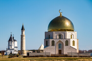 Fototapeta na wymiar Large-dome mosque in the city of Bulgar