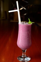 cocktail with kiwi and mint