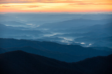 Obraz na płótnie Canvas endless layers at sunrise in the smoky mountains