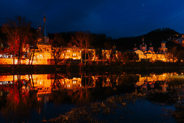 Fototapeta premium View of the Svyatogorsk Lavra and the Orthodox Monastery across the Seversky Donets River at night