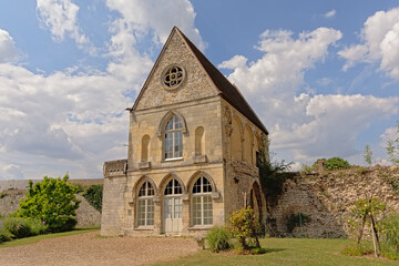 Fototapeta na wymiar Ruins of the old royal castle of Senlis, Oise, France 