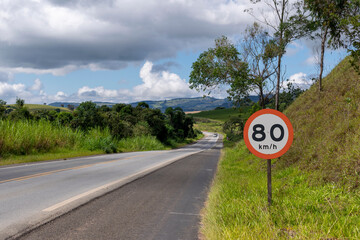 80 km / h speed signal allowed on the road with beautiful scenery