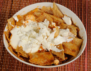 sopa de tortilla con crema y queso