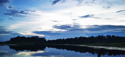 Fototapeta premium sunset in the lake