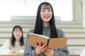 発表する学生