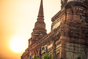 Background of old Buddha statues in Thai religious attractions in Ayutthaya Province, allowing tourists to study their history and take public photos.