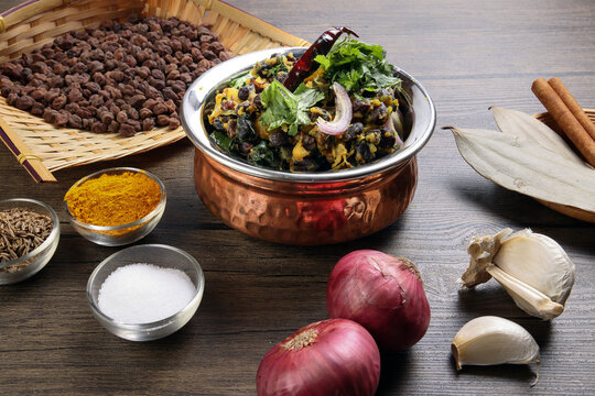 Bengali style black chickpeas chana sola lentil dal peas bhuna recipe onion garlic dry chili bay leaf cinnamon fumaric power cumin seeds salt