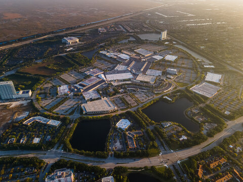 Aerial tour Sawgrass Mills Outlet Mall, Stock Video