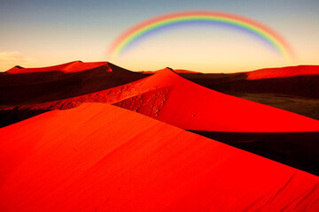 Fototapeta na wymiar 朝のナミブ砂漠にかかる虹