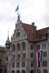Obraz premium City hall of Zurich with flags because of spring festival Sechseläuten. Photo taken April 19th, 2021, Zurich, Switzerland.