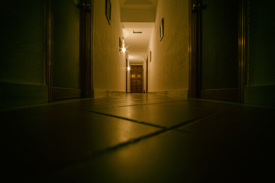 pasillo de hotel albergue
