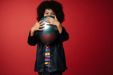 Obraz premium Happy preschooler african boy wearing coat standing