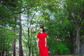 自然の中の女性