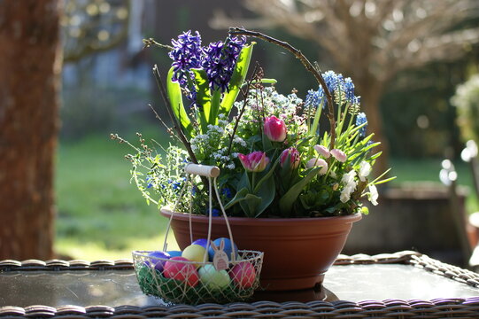 Bunte Fr&uuml;hlingsschale