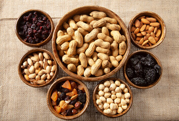 mixed nuts and dried fruits