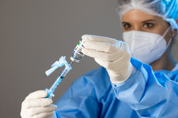 M&eacute;dica com vacina brasileira