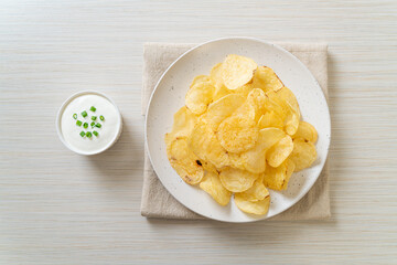 potato chips with sour cream