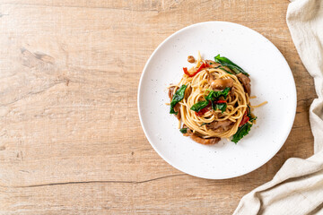 stir-fried spaghetti with chicken and basil