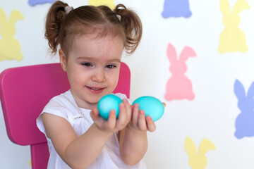 Fototapeta na wymiar Little girl with Easter eggs and bunny ears hat