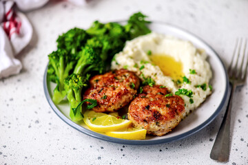 homemade chicken cutlets with mashed potatoes