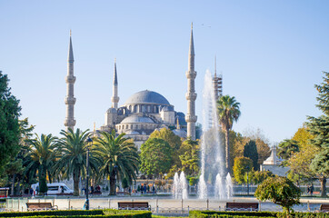 Fototapeta na wymiar Blue Mosque in Istanbul Square 