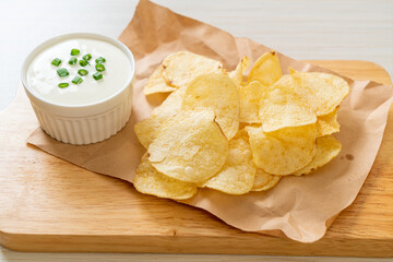 potato chips with sour cream