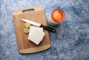paneer making recipe ingredients, milk and lemon with fresh cottage cheese.